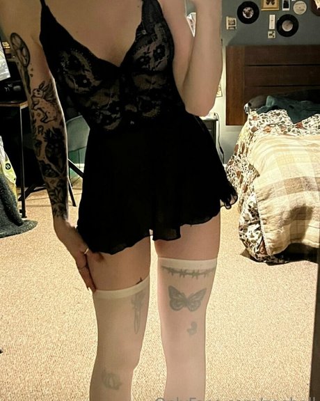 Naken läckt OnlyFans-bild av Zee Hell