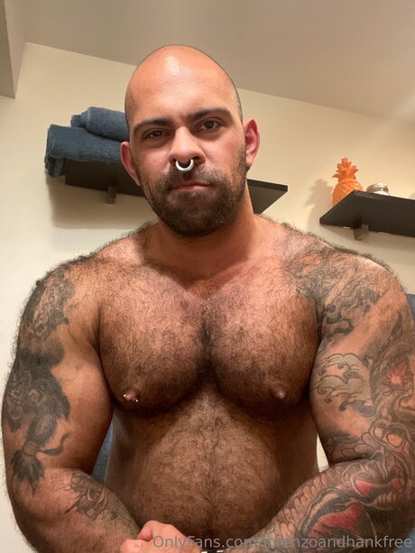 Foto desnuda filtrada de OnlyFans de Lorenzoandhankfree