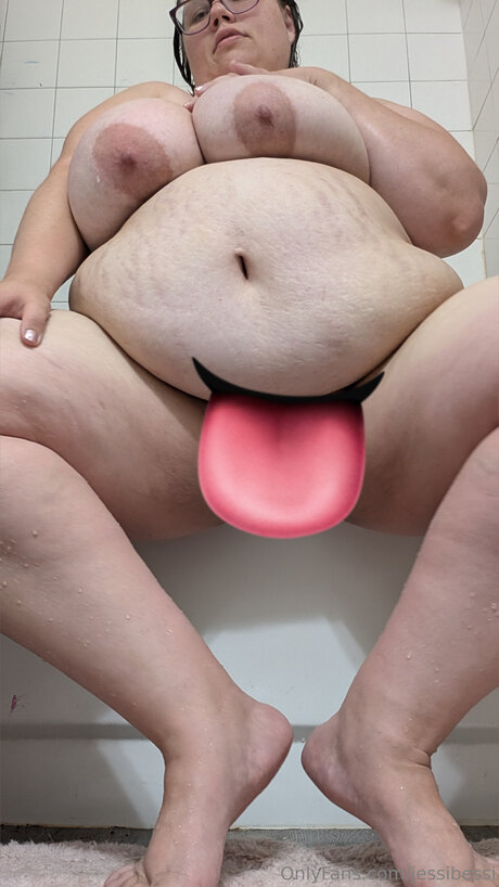 Foto di nudo di fuga di OnlyFans di Jessibessi