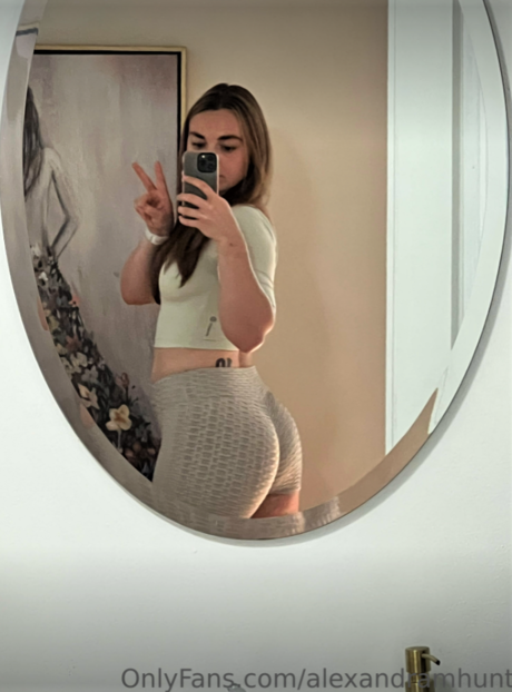 Alexandra M Hunt