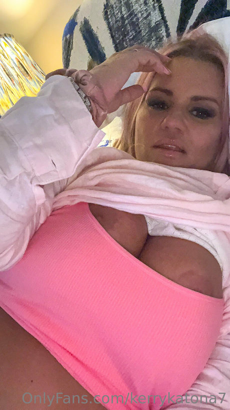 Naken läckt OnlyFans-bild av Kerry Katona