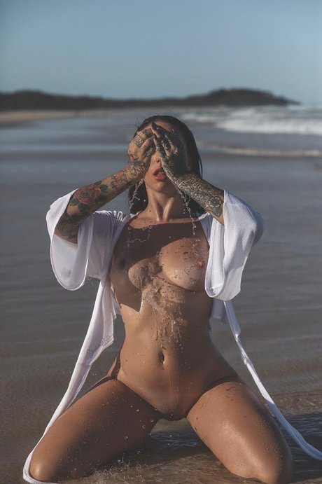 Alaston vuotanut OnlyFans-kuva Hope Brookes