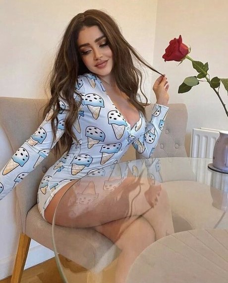 Alasti lekkinud OnlyFans-i pilt Mimiqs