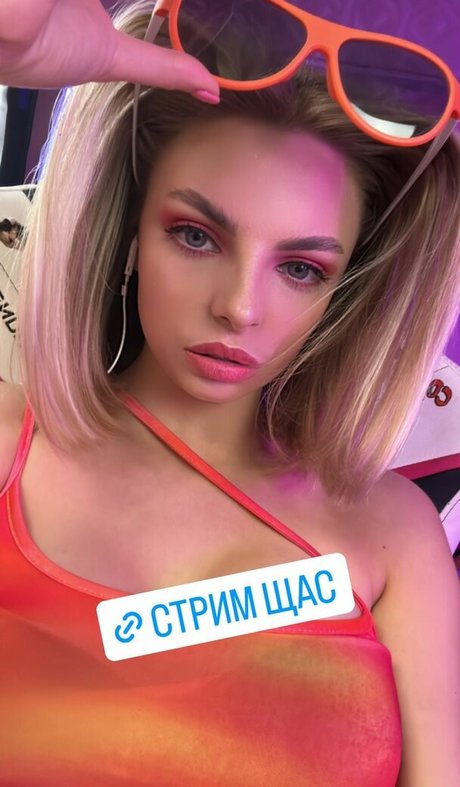 Naken lekkede OnlyFans-bilde av Busya18plus