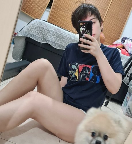 Naken läckt OnlyFans-bild av Faye Tan