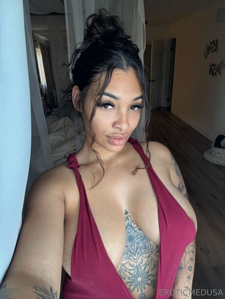 Naken läckt OnlyFans-bild av Eroticmedusa