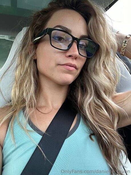 Naken läckt OnlyFans-bild av Danielle Raven