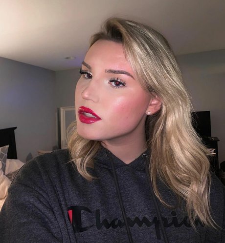 Nøgent lækket OnlyFans-billede af Erica Carosella