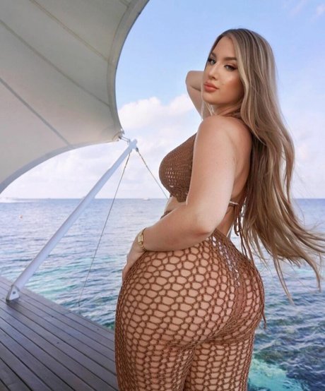 Naken läckt OnlyFans-bild av Ariella Eder