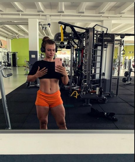 Foto di nudo di fuga di OnlyFans di Sarah Slavo