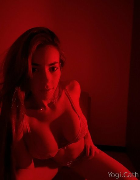 Naken läckt OnlyFans-bild av Yogicath