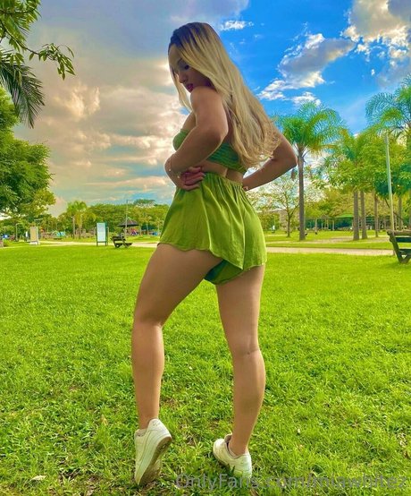 Обнаженная фотография утечки OnlyFans от Miawhitez