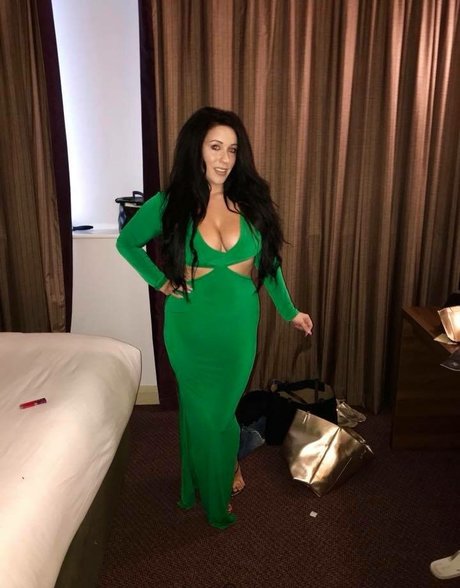 Обнаженная фотография утечки OnlyFans от Kelly Louise Sheridan