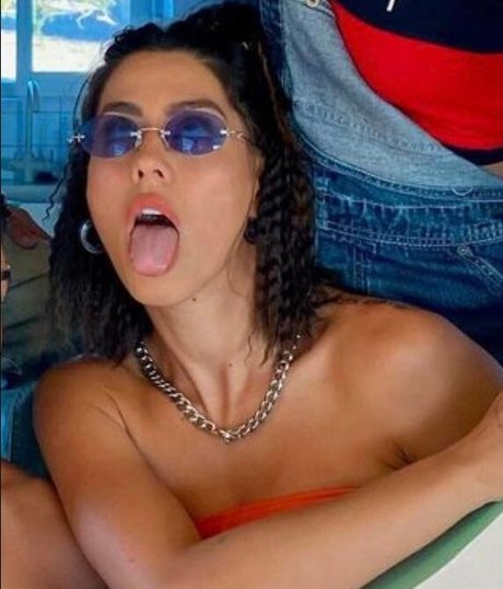 Nahá fotka uniklých OnlyFans od Megan Batoon