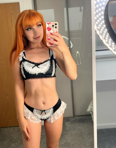 Naakte gelekte OnlyFans-foto van Penny Petite
