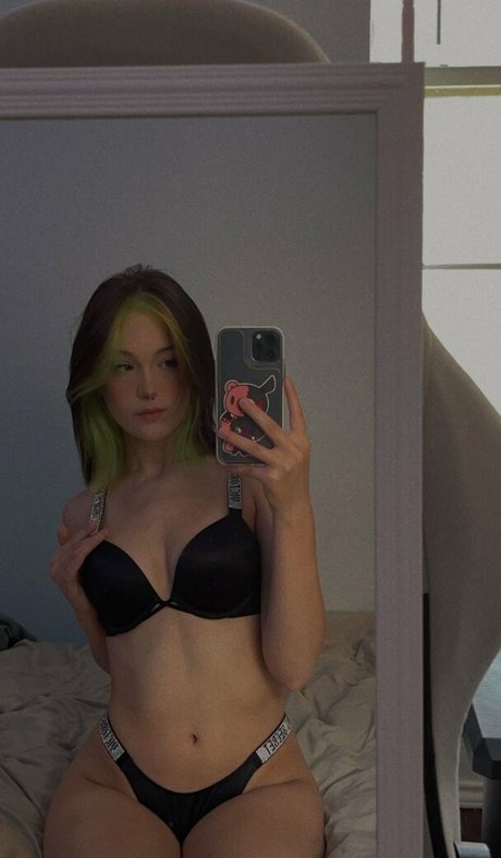 Naakte gelekte OnlyFans-foto van Nanichloe