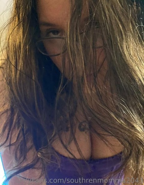 Naken läckt OnlyFans-bild av Southrenmomma2043