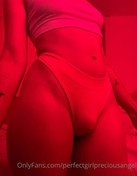 Naakte gelekte OnlyFans-foto van Xxpissgirl420xx