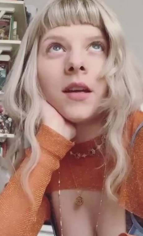 Naken läckt OnlyFans-bild av Aurora Aksnes