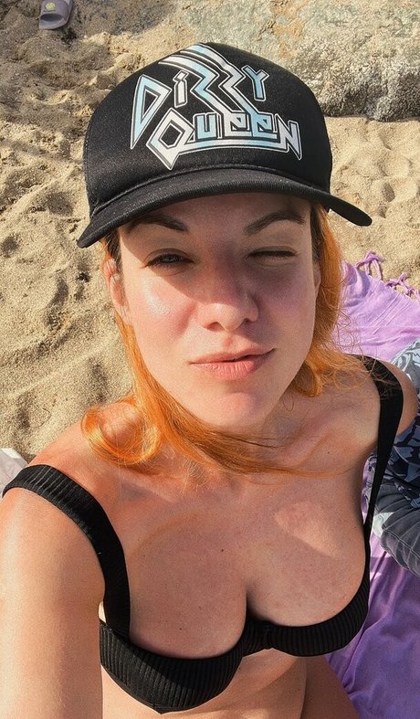 Mari Moon
