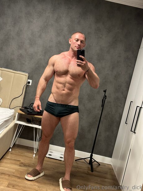 Naken läckt OnlyFans-bild av Andry Dick