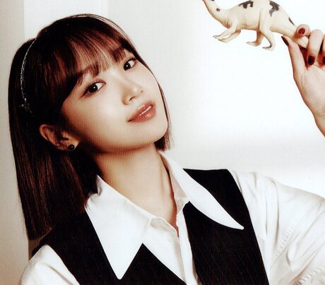 Kim Chaewon