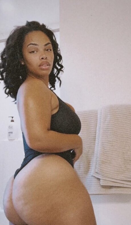 Naken läckt OnlyFans-bild av Nuski