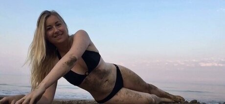 Naken läckt OnlyFans-bild av Lena Kupke
