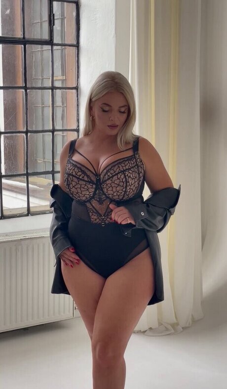 Naken läckt OnlyFans-bild av Ines Cudna