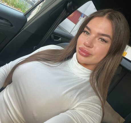Naken läckt OnlyFans-bild av Sarah Slavotinek
