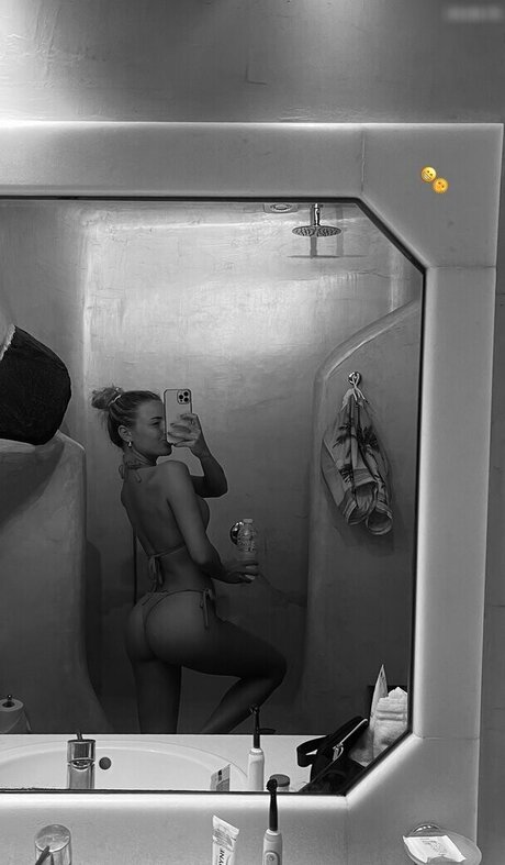 Leoniebrrr OnlyFans 유출 누드 사진