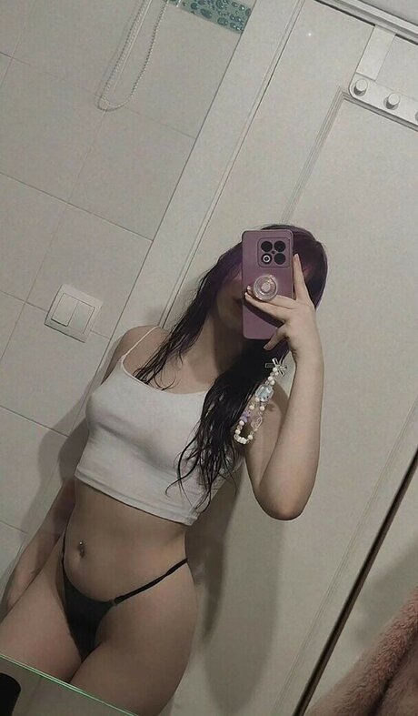 Naken läckt OnlyFans-bild av Theakaleina