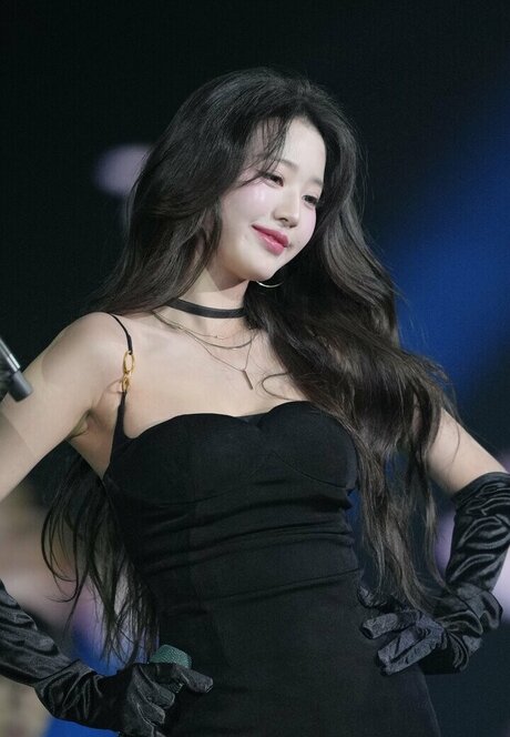 Alasti lekkinud OnlyFans-i pilt Jang Wonyoung