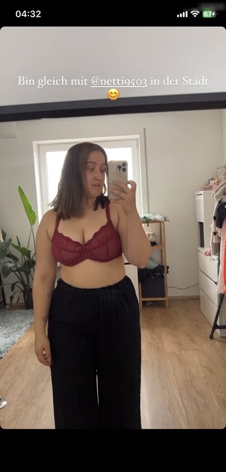 Naken läckt OnlyFans-bild av Endlichzufrieden