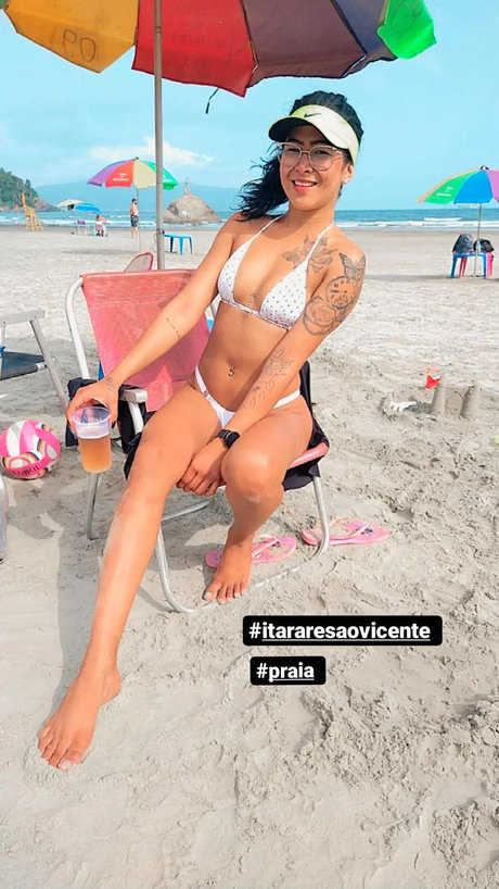 Naken läckt OnlyFans-bild av Lary Silva