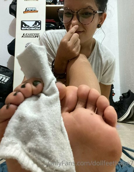 Naakte gelekte OnlyFans-foto van Dollfeetbabe7