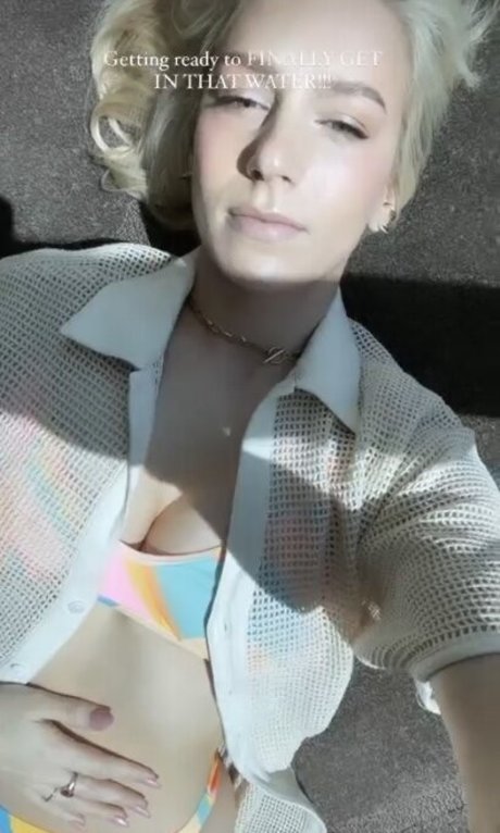 Alaston vuotanut OnlyFans-kuva Courtney Miller