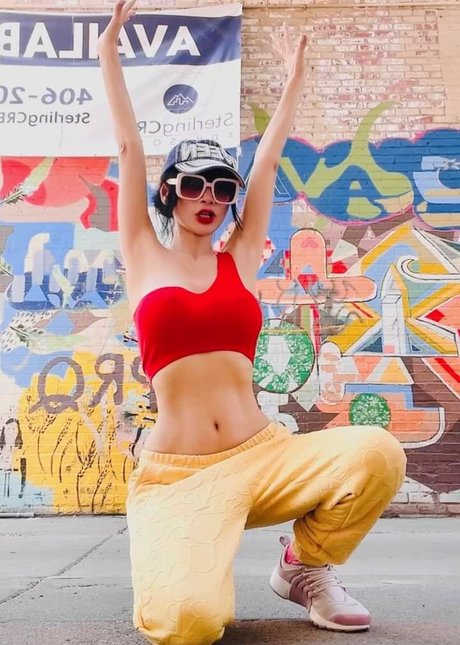 Alaston vuotanut OnlyFans-kuva Bai Ling