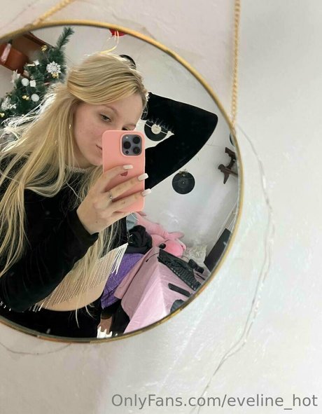 Naken läckt OnlyFans-bild av Evelinehot