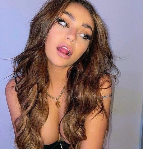 Обнаженная фотография утечки OnlyFans от Andrea Russett