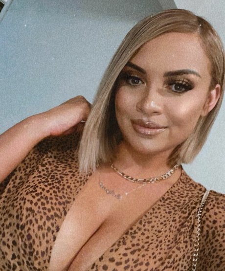 Naakte gelekte OnlyFans-foto van Karina Atavenitia