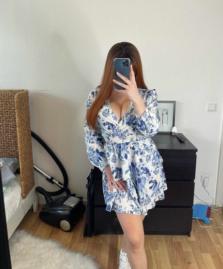 Foto di nudo di fuga di OnlyFans di Azubikim