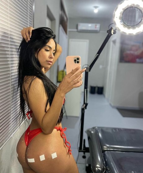Nahá fotka uniklých OnlyFans od Larissa Nunes