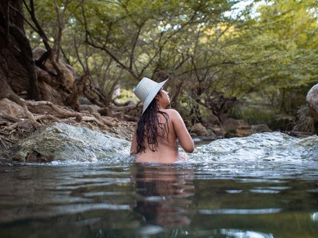 Naken läckt OnlyFans-bild av Yolvana Romero