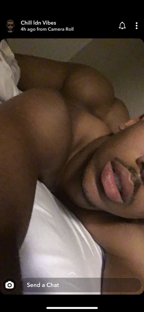 Naken läckt OnlyFans-bild av Lowdownbrown