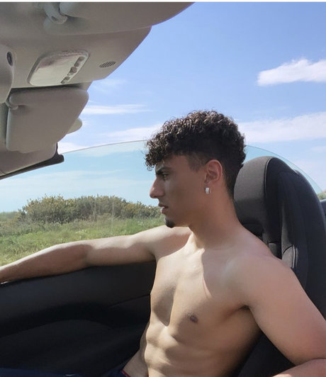 Naken läckt OnlyFans-bild av Ottman Darraz