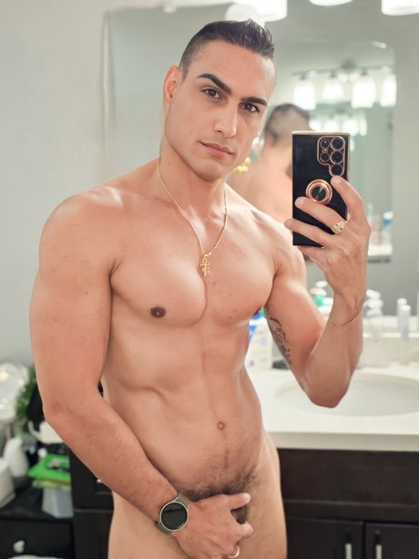 Alaston vuotanut OnlyFans-kuva Lokosman