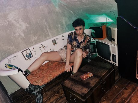 Naken läckt OnlyFans-bild av Luigi Chachki