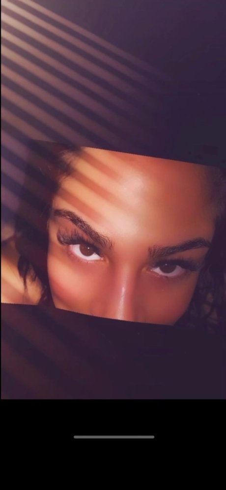 Naakte gelekte OnlyFans-foto van Christina La Mamasota