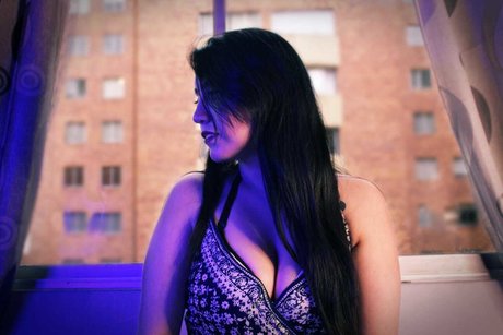 Alaston vuotanut OnlyFans-kuva Bell Vicious